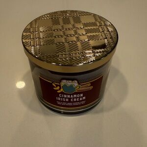 Bath and Body Works Cinnamon Irish Cream Scented Candle